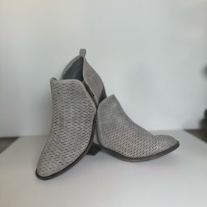 Brand new Just Fab booties, gray size 6 women